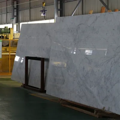 Môže sa voštinový mramor použiť v komerčných budovách?